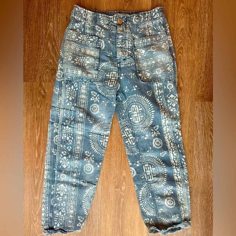 Free People high rise denim jean pants w/ white painted boho design size 26